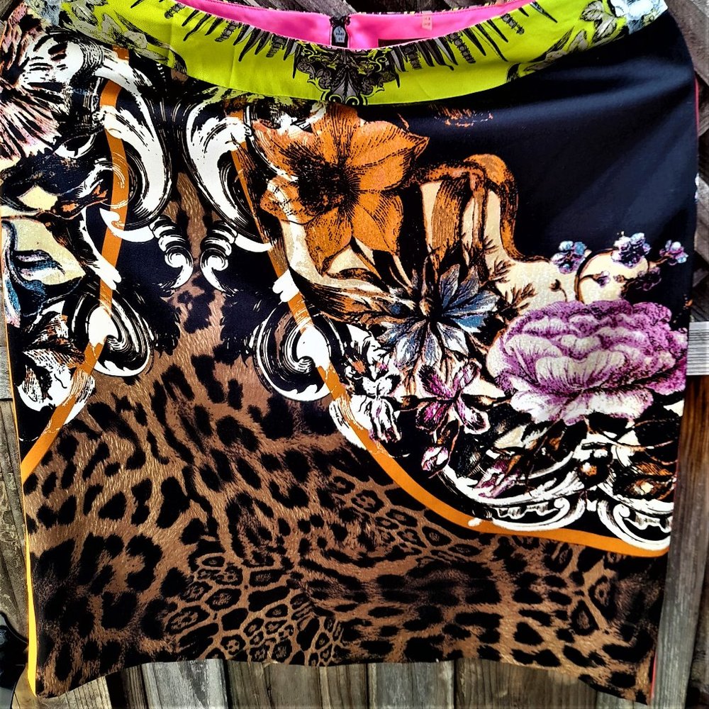 Very beautiful 100% Silk skirt by ELIE TAHARI.